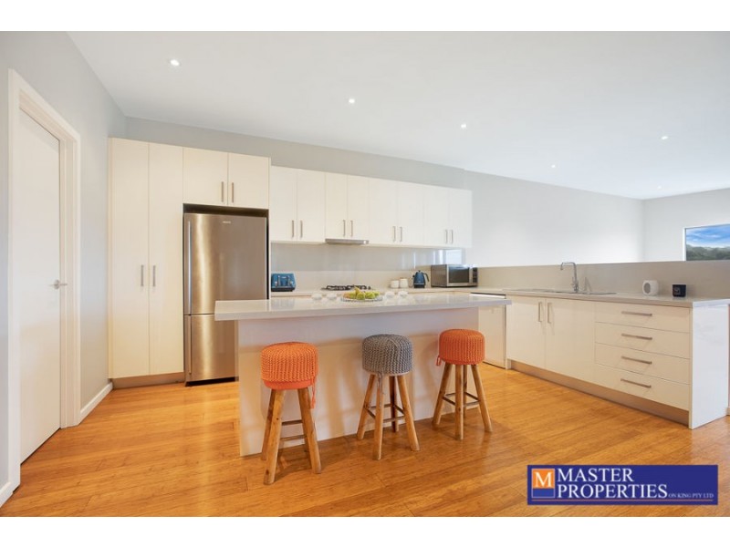 2/137 Shearwater Dr, Lake Heights NSW 2502