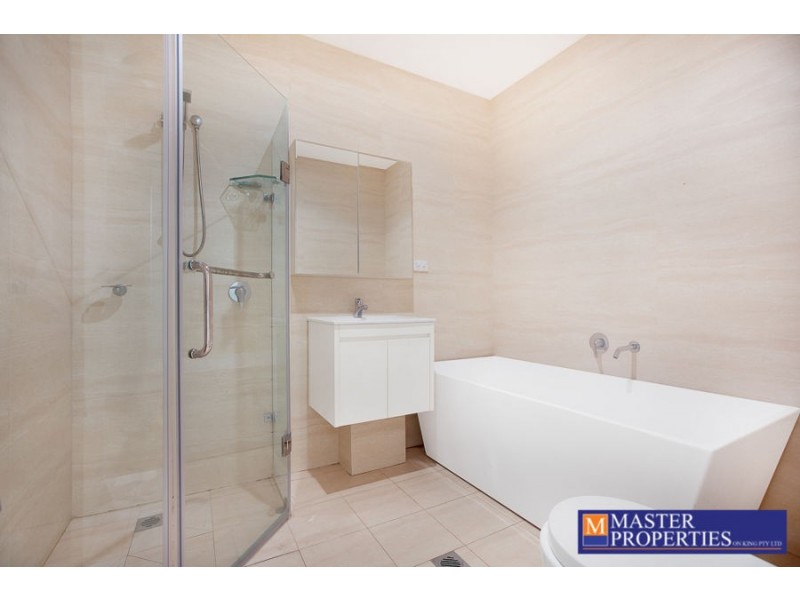 2/137 Shearwater Dr, Lake Heights NSW 2502