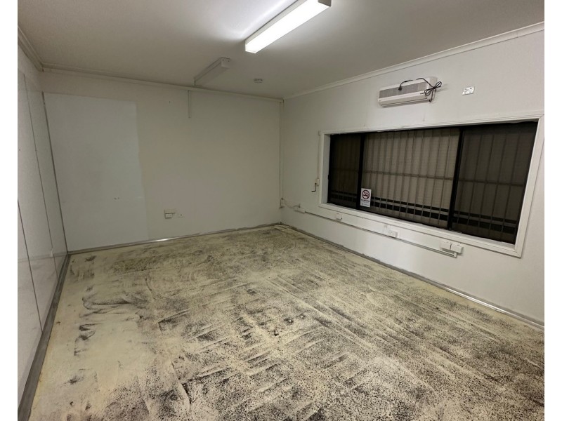 2/99 Flagstaff Road, Lake Heights NSW 2502