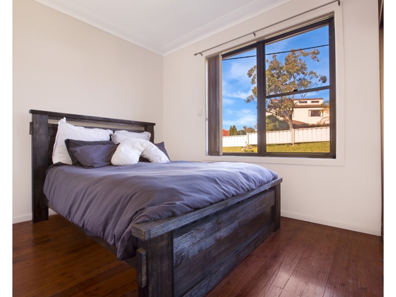 14 Derowie Crescent, Lake Heights NSW 2502