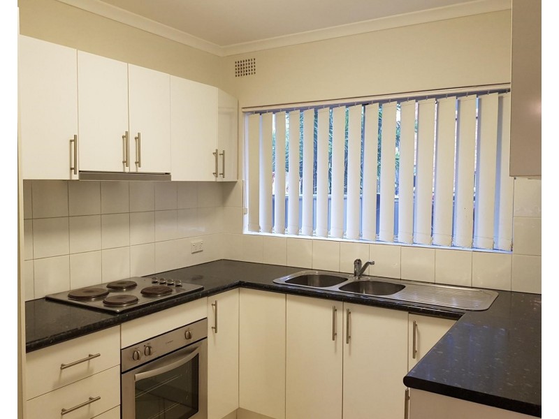 2/16 Railway Street, Corrimal NSW 2518