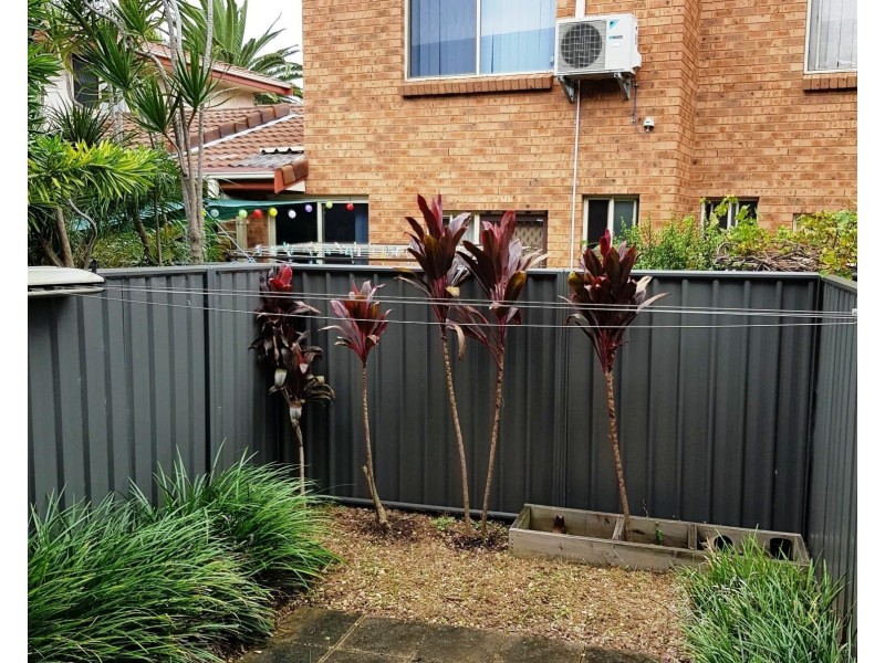 2/16 Railway Street, Corrimal NSW 2518