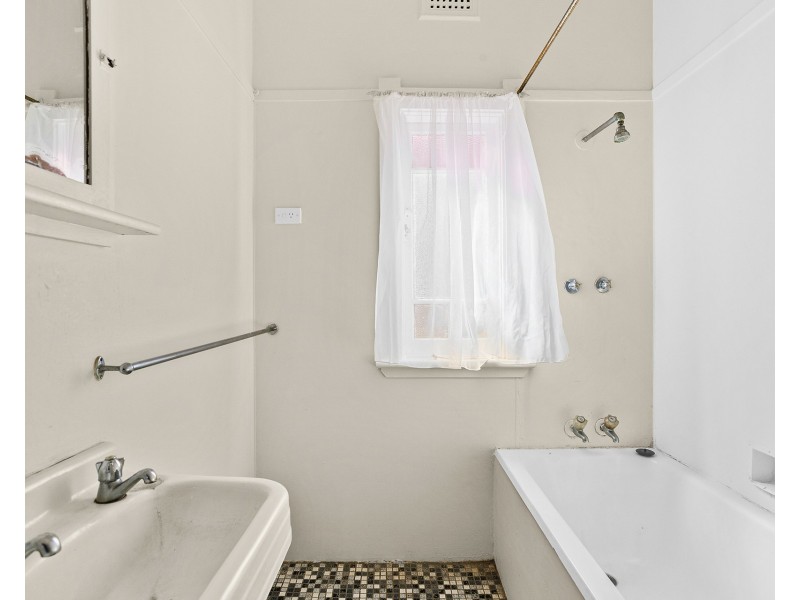 66 Gladstone Avenue, Wollongong NSW 2500