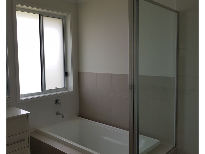 2/91 College Place, Flinders NSW 2529