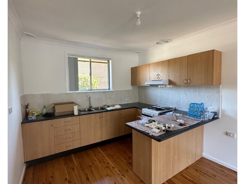 2/17 Pine Crescent, Coniston NSW 2500