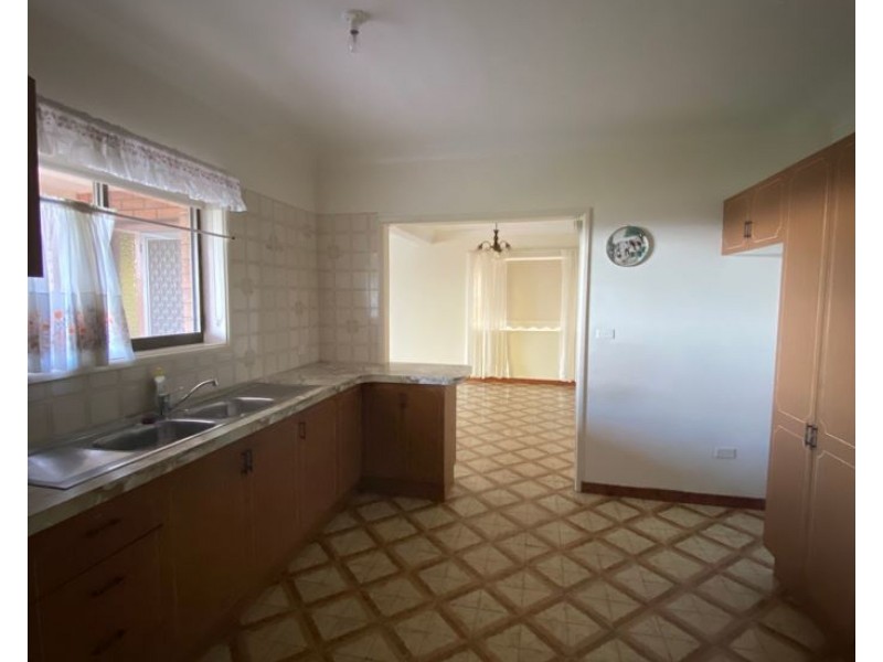 4 Milne Crescent, Coniston NSW 2500
