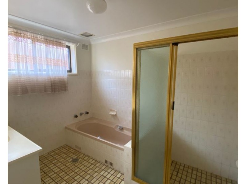 4 Milne Crescent, Coniston NSW 2500