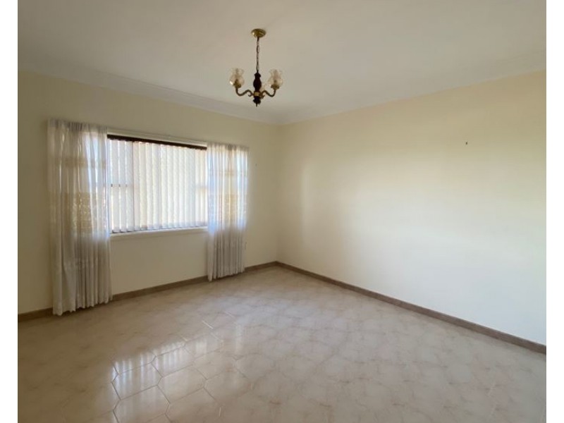4 Milne Crescent, Coniston NSW 2500
