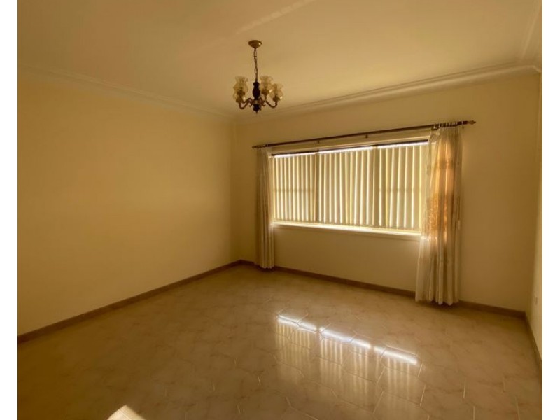 4 Milne Crescent, Coniston NSW 2500