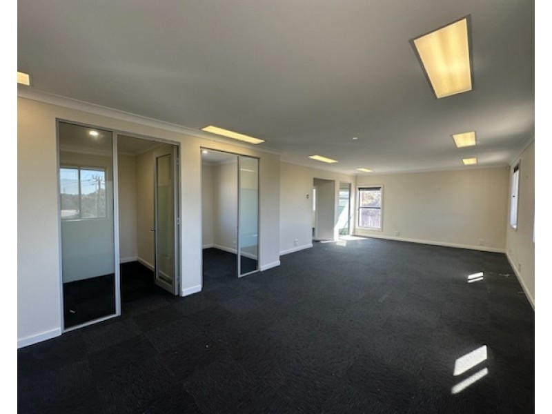 42b Lady Penrhyn Drive, Unanderra NSW 2526