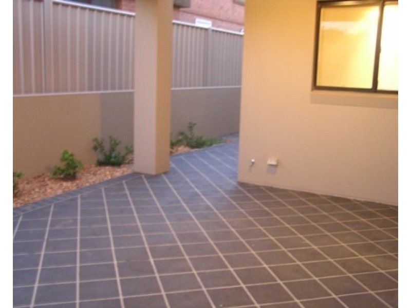 1/52A Bridge Street, Coniston NSW 2500