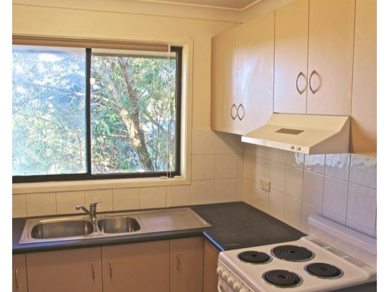 2/37 Kingsley Drive, Lake Heights NSW 2502
