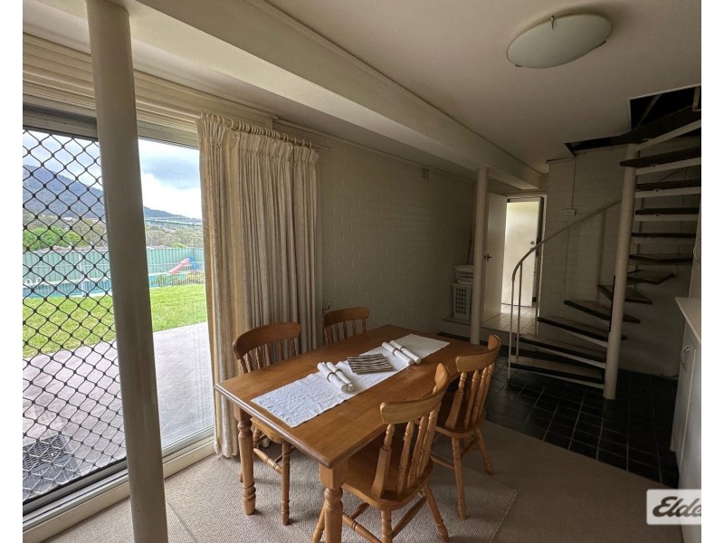 8 Lamerton Drive, Figtree NSW 2525