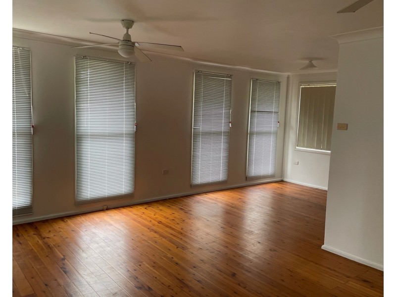 7 Captain Cook Drive, Barrack Heights NSW 2528