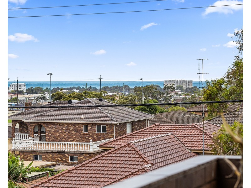 3/10 Myrtle Street, Coniston NSW 2500