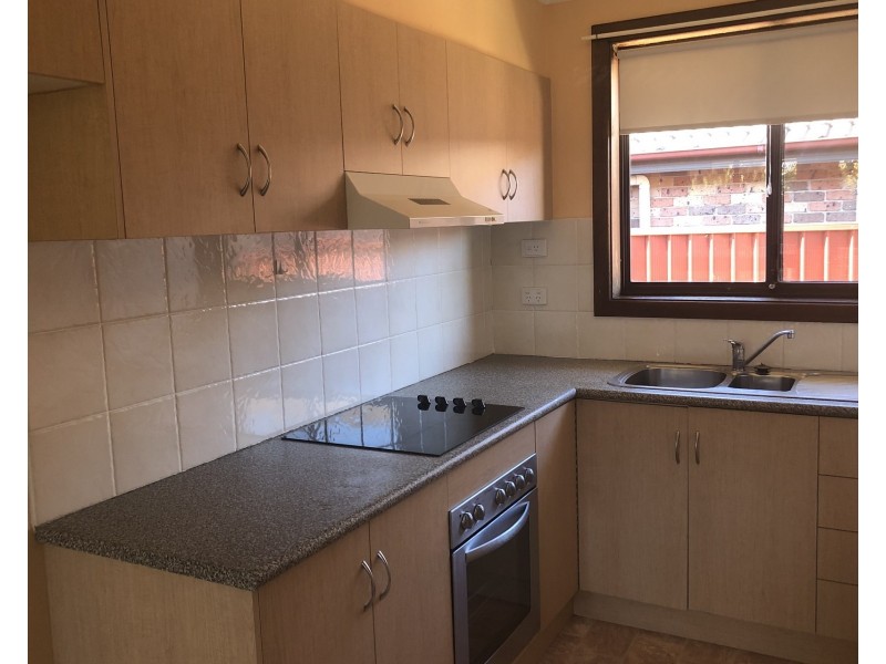 2/27 Parsons Street, West Wollongong NSW 2500