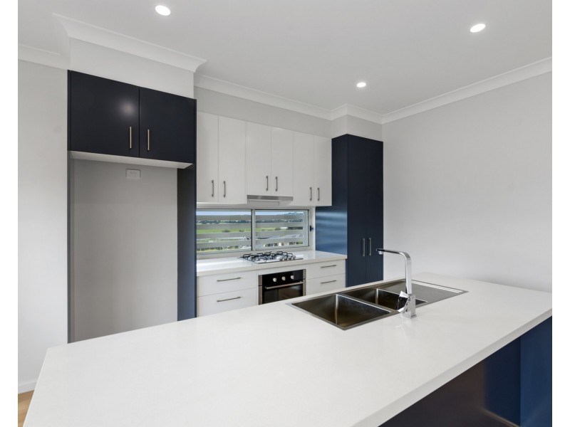 38 Oak Farm Road, Calderwood NSW 2527