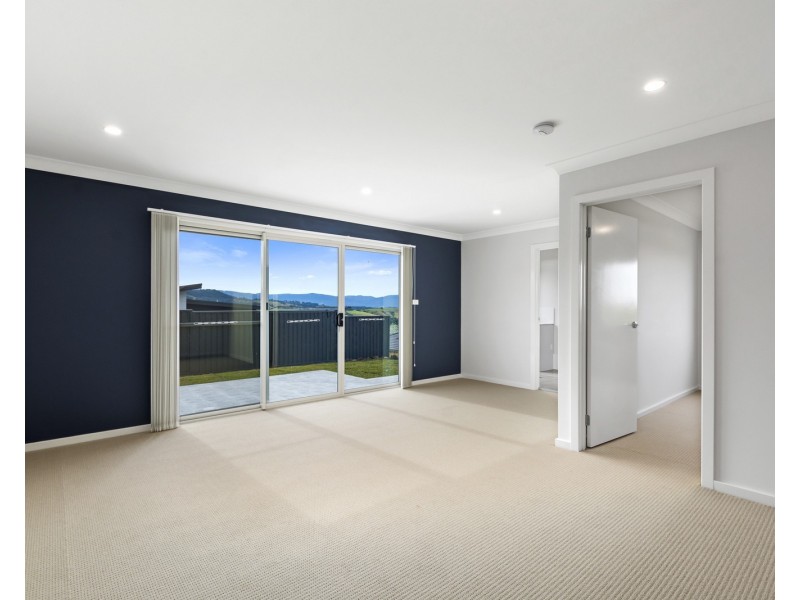 38 Oak Farm Road, Calderwood NSW 2527