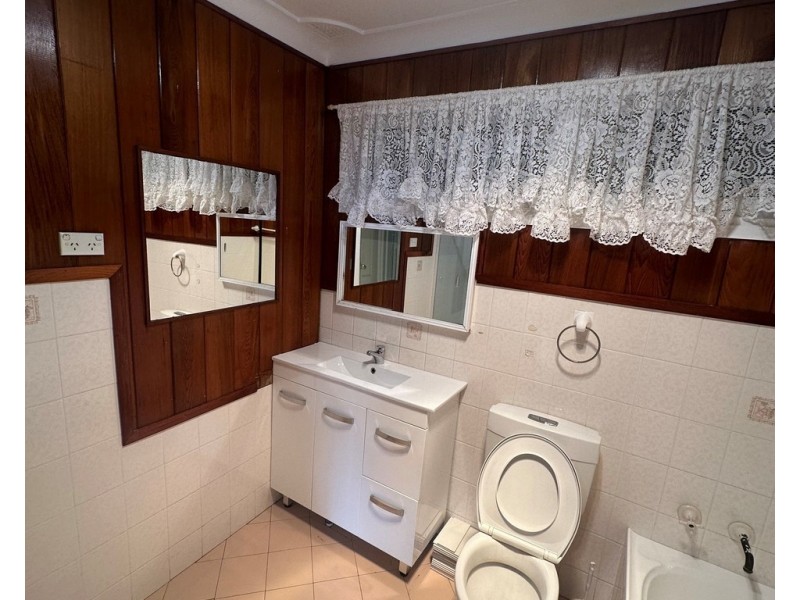 96 Beatus Street, Unanderra NSW 2526