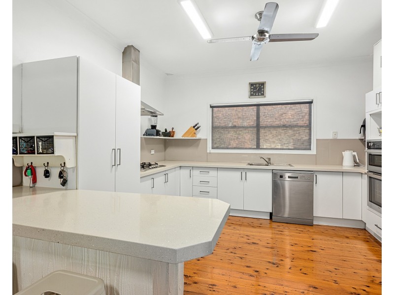 8 Stillness Road, Figtree NSW 2525