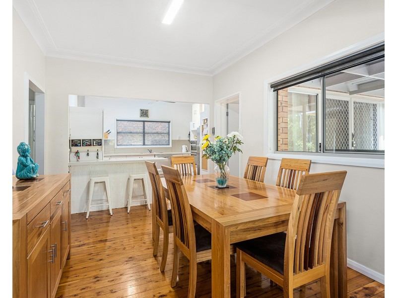 8 Stillness Road, Figtree NSW 2525