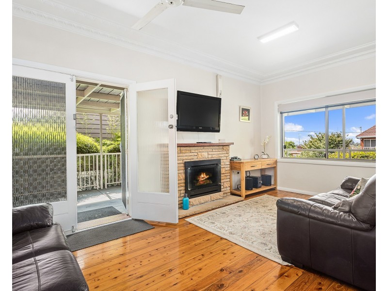 8 Stillness Road, Figtree NSW 2525