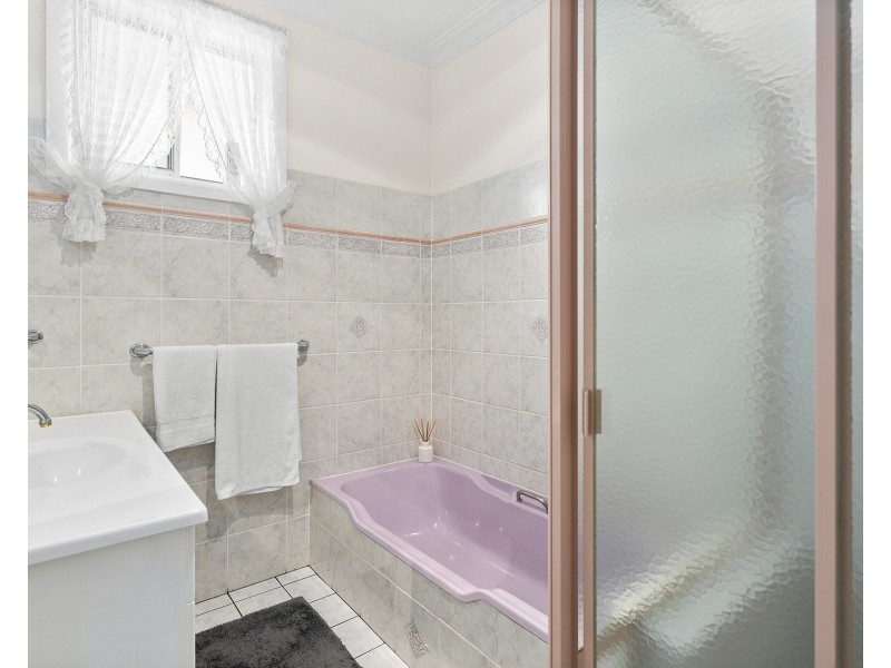 3 Barina Avenue, Lake Heights NSW 2502