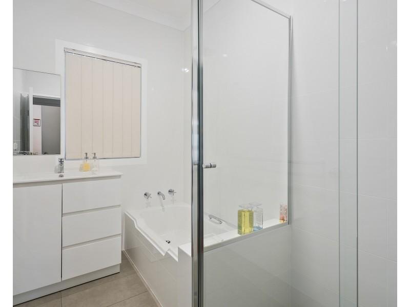 9 Barina Avenue, Lake Heights NSW 2502