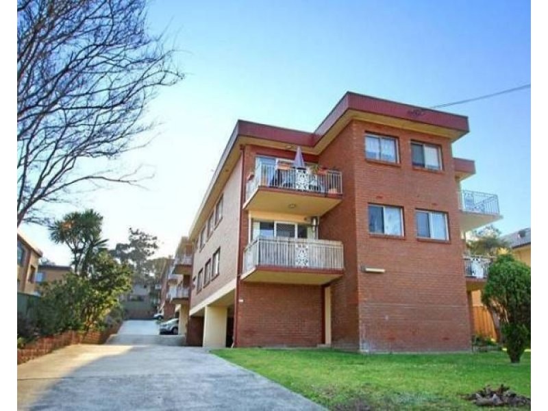 3/8 Myrtle Street, Coniston NSW 2500