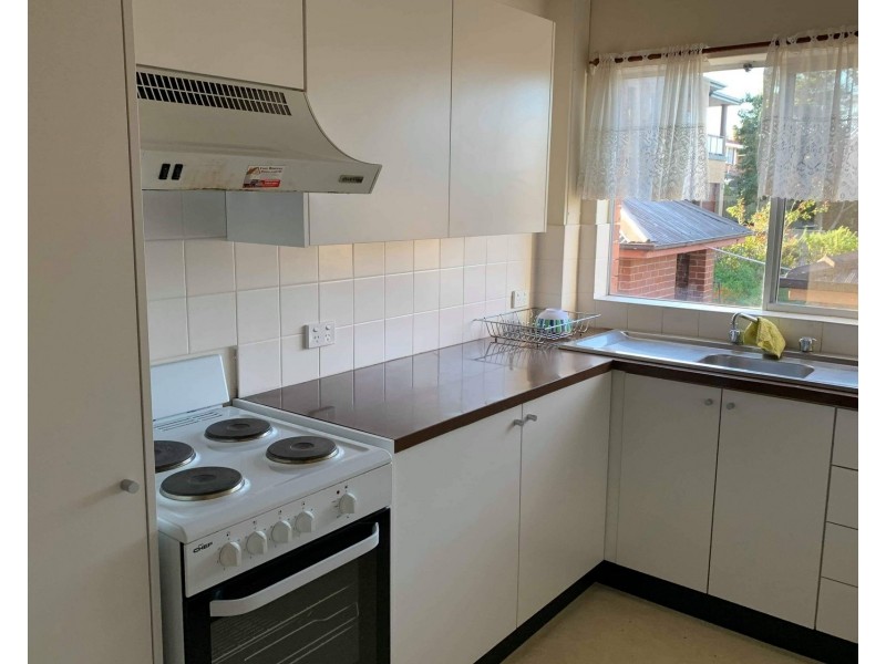 3/8 Myrtle Street, Coniston NSW 2500