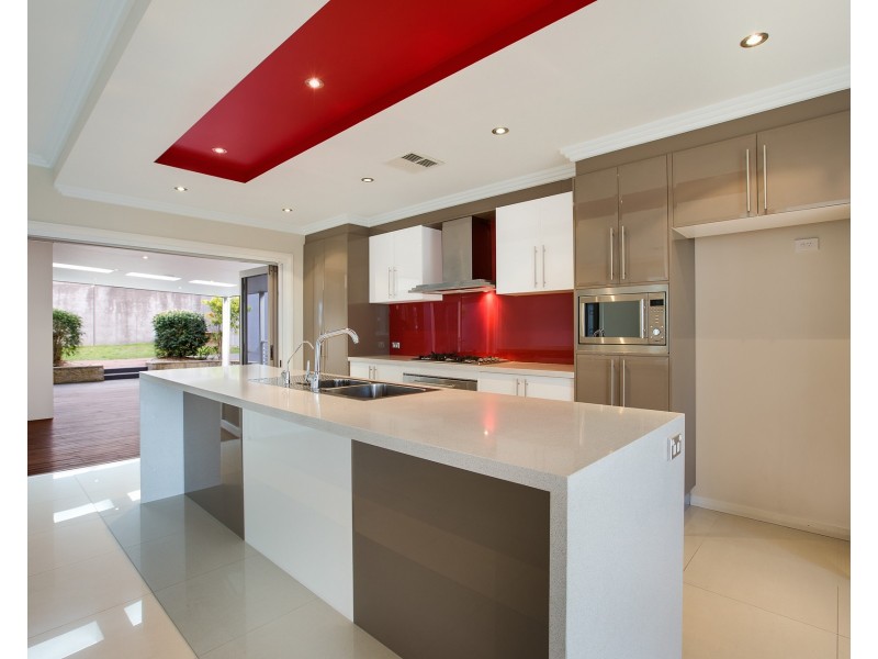 8 Stradbroke Avenue, Shell Cove NSW 2529