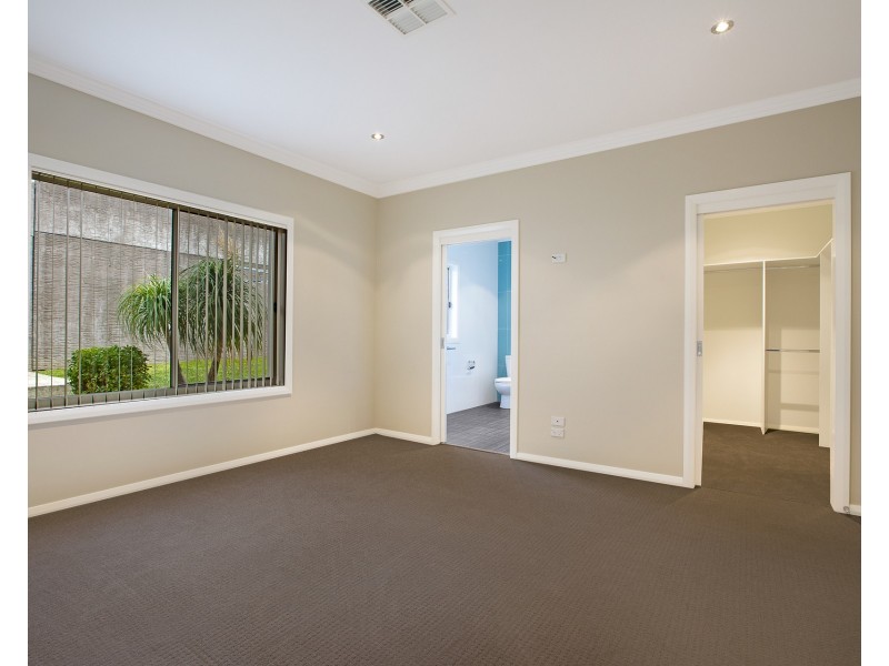 8 Stradbroke Avenue, Shell Cove NSW 2529