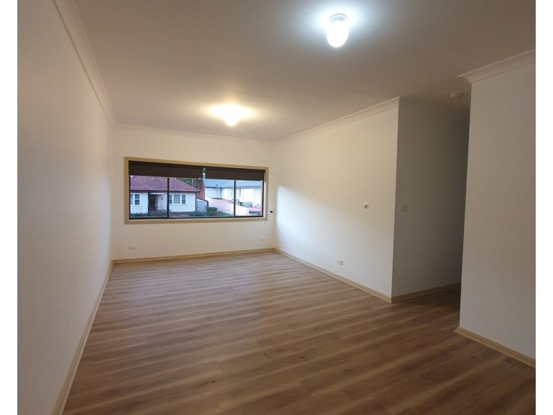 2/27 Bridge Street, Coniston NSW 2500