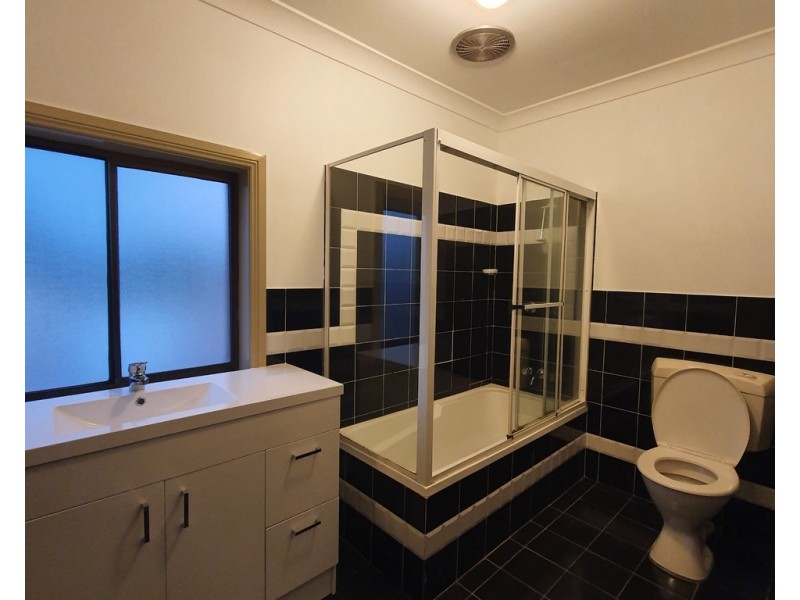 2/27 Bridge Street, Coniston NSW 2500