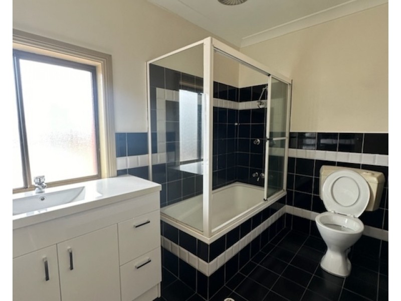 2/27 Bridge Street, Coniston NSW 2500