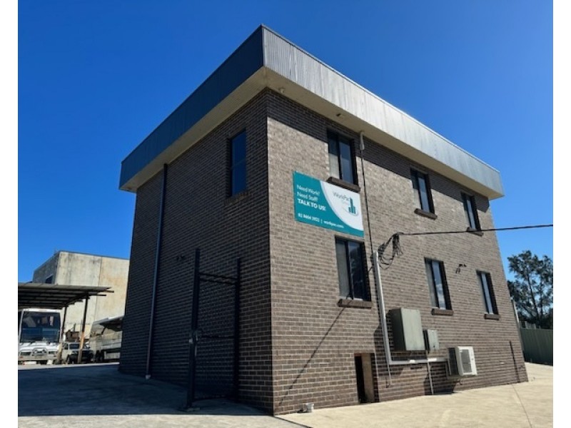 42b Lady Penrhyn Drive, Unanderra NSW 2526