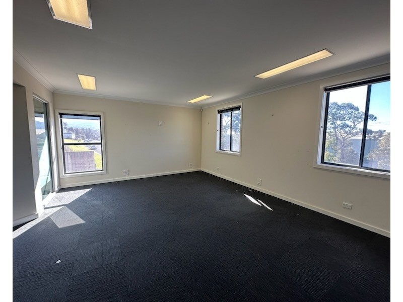 42b Lady Penrhyn Drive, Unanderra NSW 2526