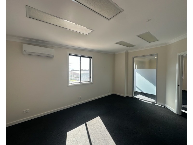 42b Lady Penrhyn Drive, Unanderra NSW 2526