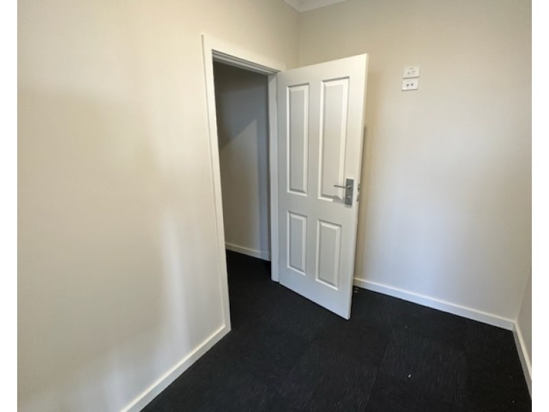 42b Lady Penrhyn Drive, Unanderra NSW 2526