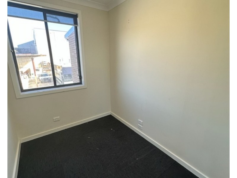 42b Lady Penrhyn Drive, Unanderra NSW 2526