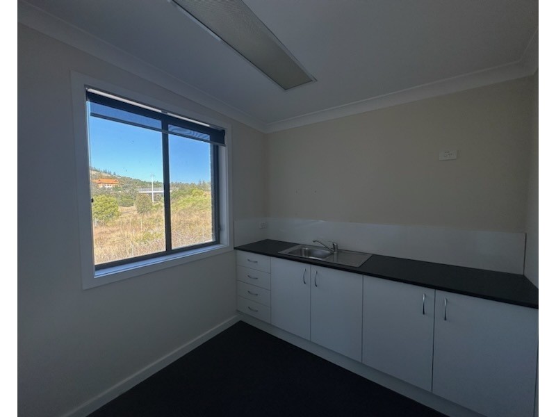 42b Lady Penrhyn Drive, Unanderra NSW 2526