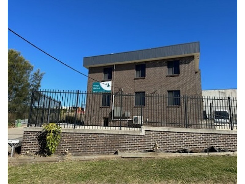 42b Lady Penrhyn Drive, Unanderra NSW 2526