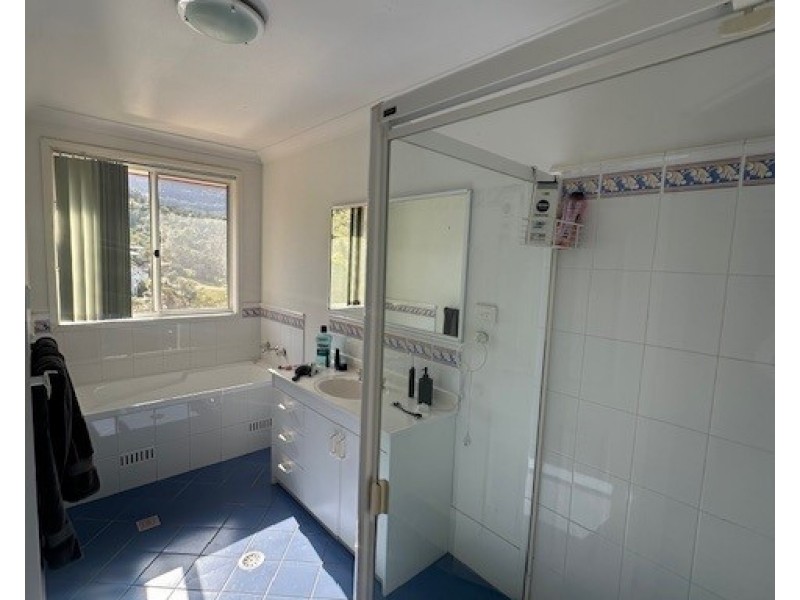 24 Taminga Crescent, Cordeaux Heights NSW 2526