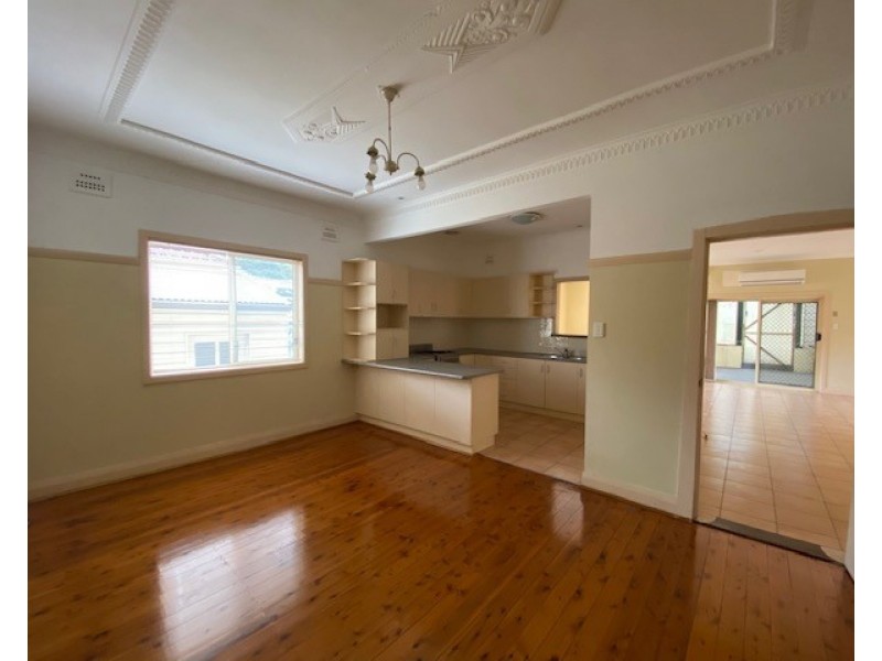 14 Myrtle Street, Coniston NSW 2500