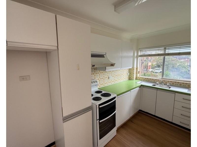 6/8 Myrtle Street, Coniston NSW 2500