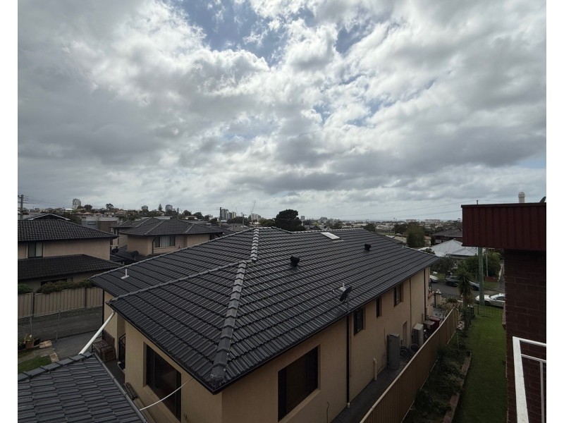6/8 Myrtle Street, Coniston NSW 2500