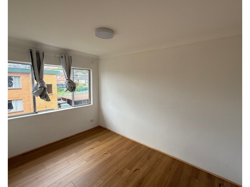6/8 Myrtle Street, Coniston NSW 2500