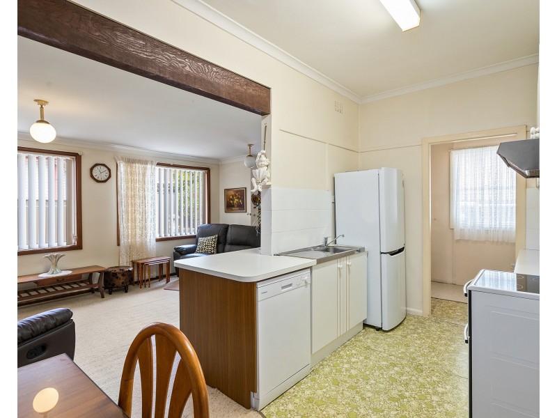 43 Farmborough Road, Unanderra NSW 2526