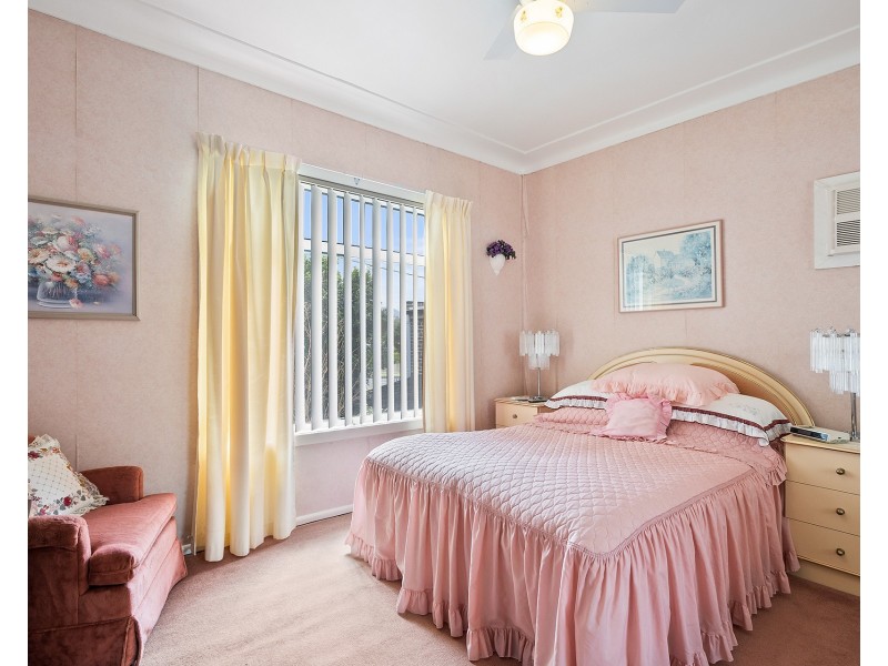 43 Farmborough Road, Unanderra NSW 2526