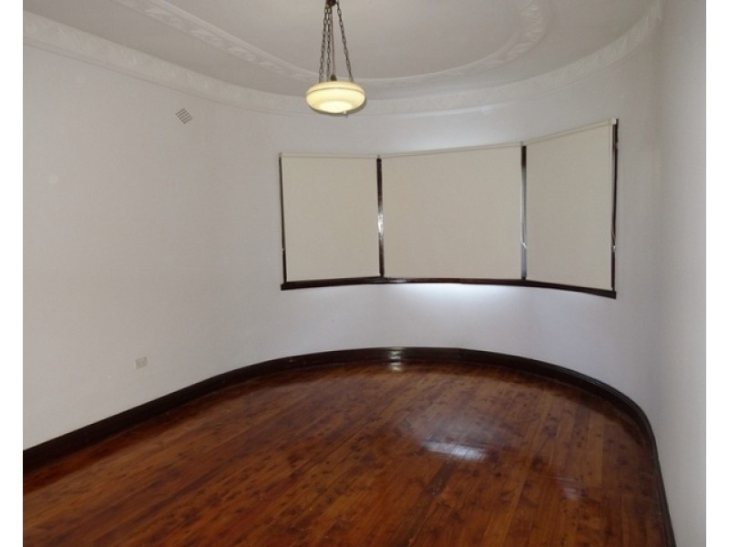 17 Gladstone Avenue, Wollongong NSW 2500